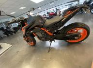 KTM 890 DUKE R